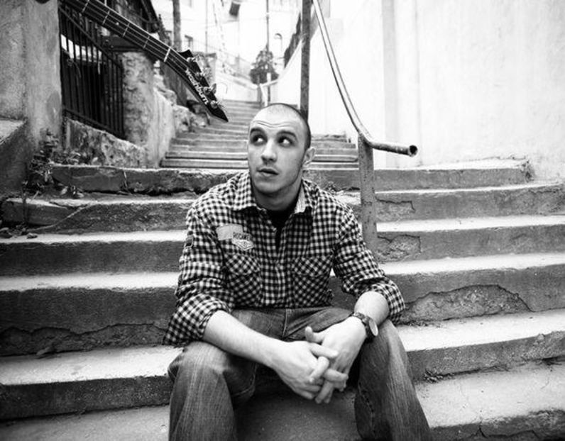 92396012_QQYORDJ-1 - cry river