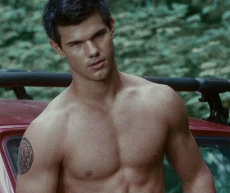 115315237_EWWXOTW3 - fire or ice