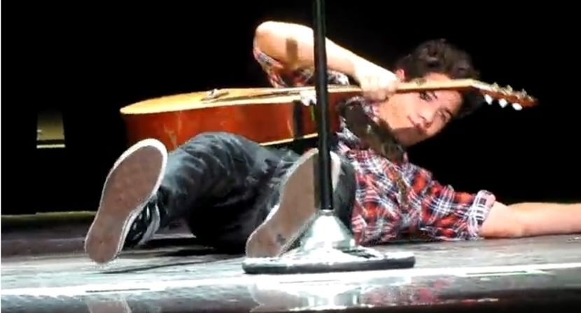 21621462_WOPSZUYQS-1 - lumina sau întuneric