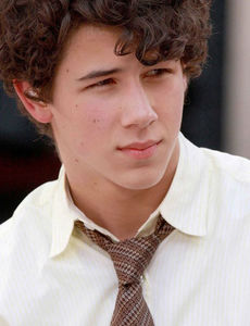 17243711_INVBGGLJU - lumina sau întuneric