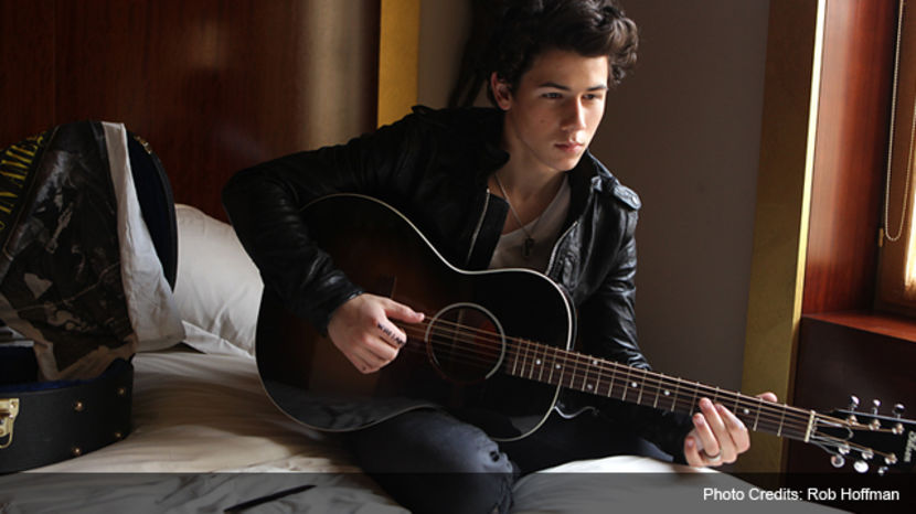 19152917_EZIZSOIQE - lumina sau întuneric