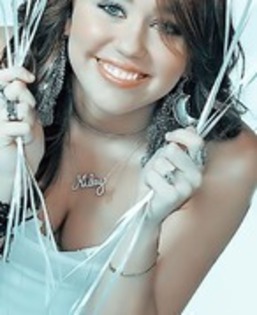 QBWSIRCDCGQRUXTWROB - hannah montana