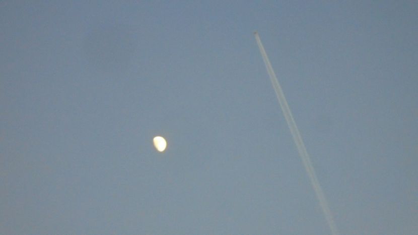 Luna in crestere in Taur - Luna - Soarele si norii - 3