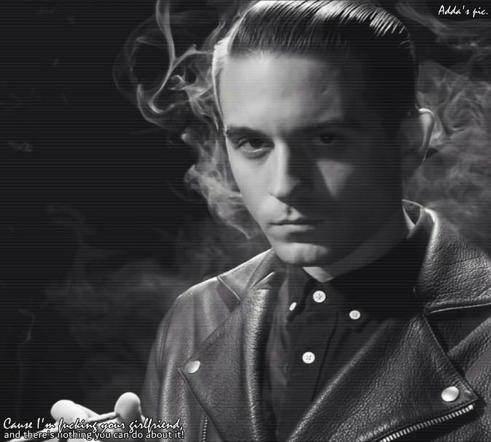 — Când îl vede pe Aless ce face, își dă palm face. "N-am cuvinte..."  Se duce apoi unde - xEP07 Keep ure hands right there x