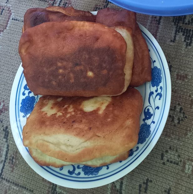 langosi cu branza sarata - Retete 2