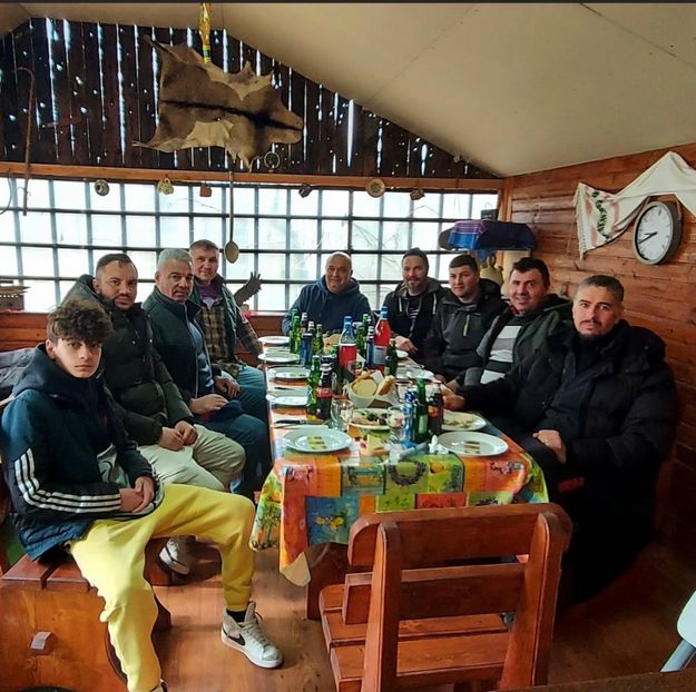 2EBFF326-57E3-49FC-9C70-8C0186014014 - contact