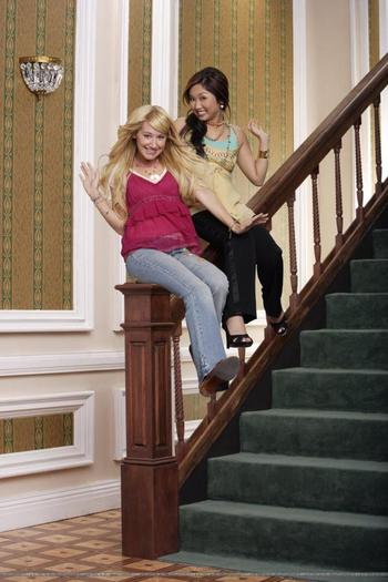 The_Suite_Life_of_Zack_and_Cody_1224693728_1_2005 - poze zack si cody