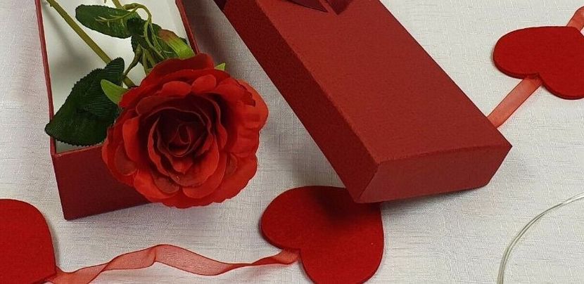 Trandafiri rosii inima +cadou un Colier Argint - Trandafiri rosii inima cadou un Colier Argint martisor
