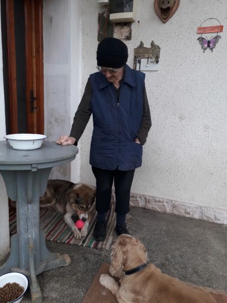  - Blanite care miauna si latra