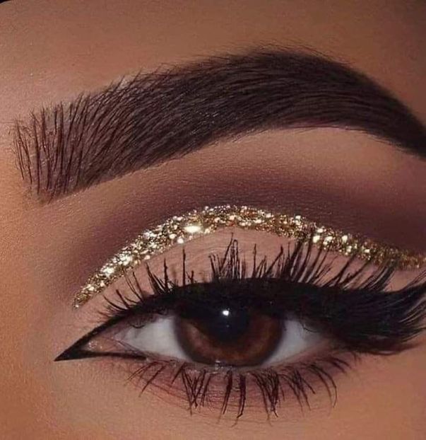 La auzul acestor cuvinte, Ellei ii ramane bucata de prajitura in gat si incepe sa tuseasca.Ia cateva - O promisiune incalcata capitolul20