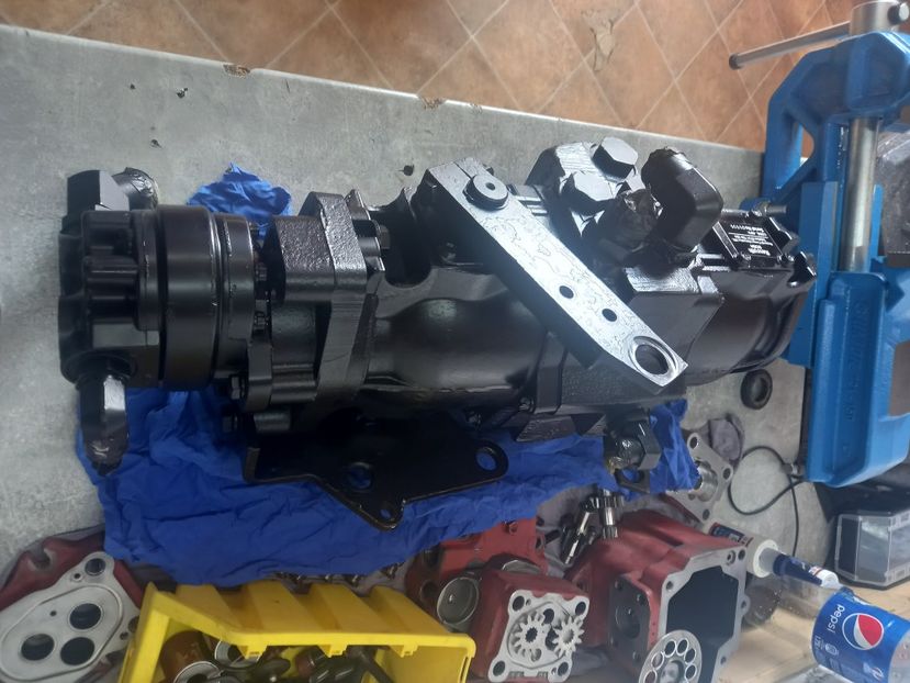 Pompa hidraulica miniincarcator - Reparatii Hidraulice