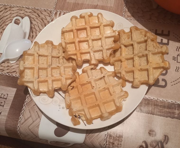 vafe cu mar si turta dulce - Retete 2
