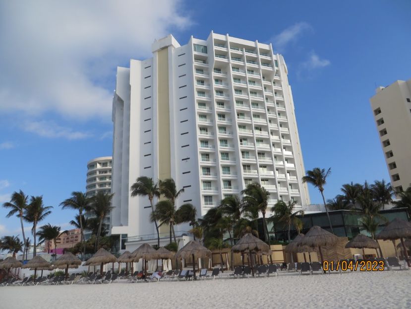  - 10 Cenota Ikkil - Cancun