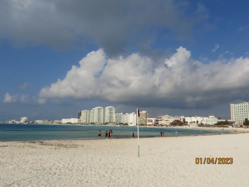  - 10 Cenota Ikkil - Cancun