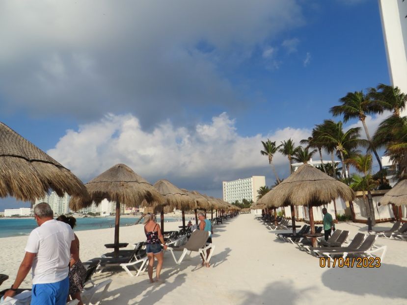  - 10 Cenota Ikkil - Cancun