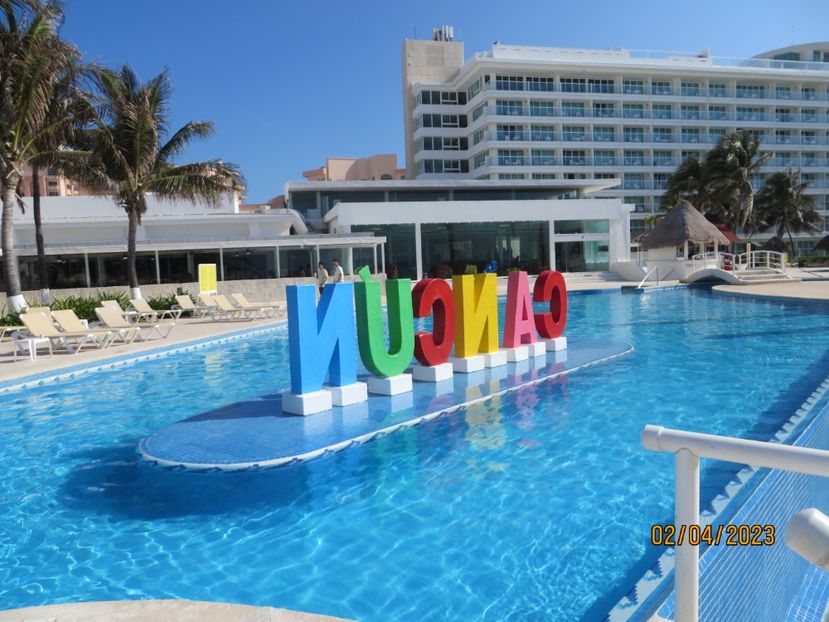  - 10 Cenota Ikkil - Cancun