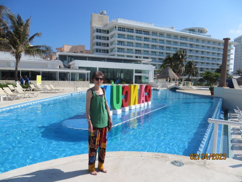  - 10 Cenota Ikkil - Cancun