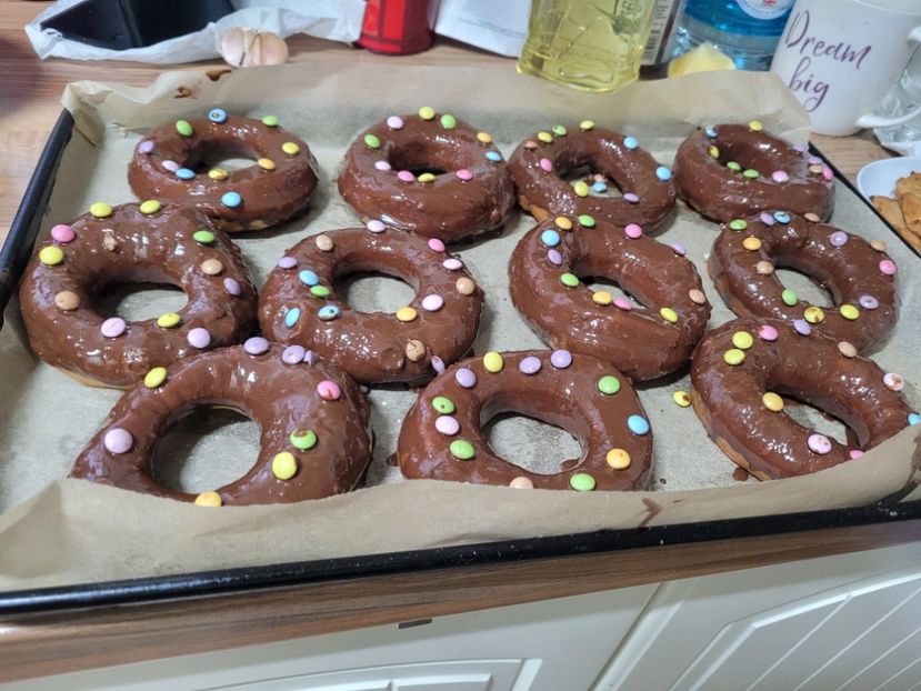 Gogosi cu ciocolata deasupra  - Culinare