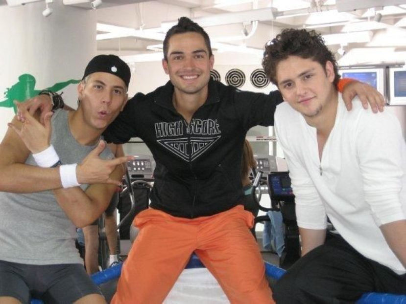 Poncho,Ucker si Chriss. - Kiss Mary Kil