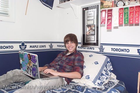 Lucreaza la laptop.... - 00 Justin Bieber 00