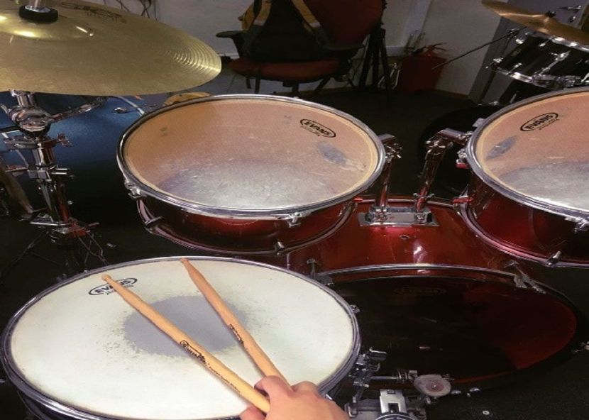 Am I coming for Axl's job? — Neah, just Matty asking" Elliot, drumms" every round. - Collection of Tintypes