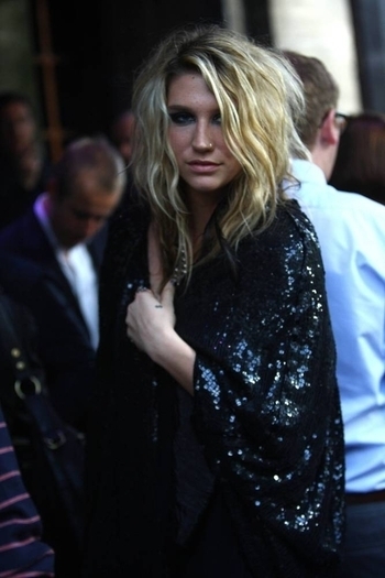 10782232_EANKVAJAP - Kesha
