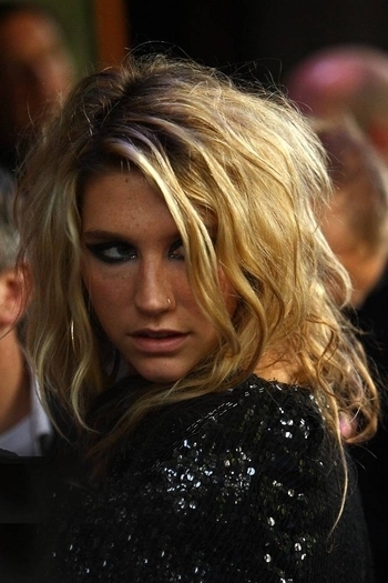 10782554_AGNNPKIAD - Kesha
