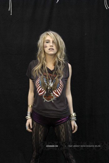 Patrick-Fraser-Photoshoot-ke-24ha-10576967-426-640 - Kesha