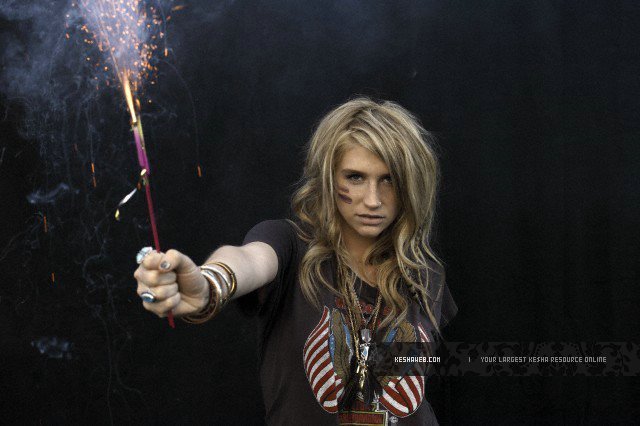 Patrick-Fraser-Photoshoot-ke-24ha-10576969-640-426 - Kesha