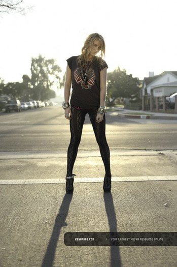 Patrick-Fraser-Photoshoot-ke-24ha-10576972-426-640 - Kesha