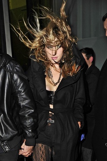 R+B+sensation+Ke+ha+hair+raising+time+London+FEzFNREJa1Zl - Kesha