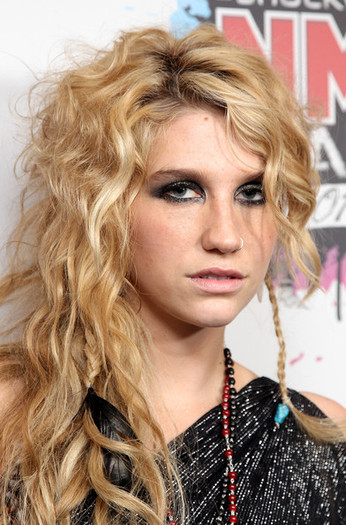 Shockwaves+NME+Awards+2010+Winners+Boards+HwUAdnwphX7l - Kesha