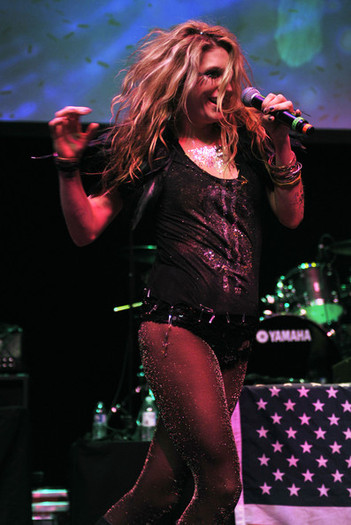 Z100+Coca+Cola+Access+Lounge+Pre+Show+TVVg6Fvx7-Dl