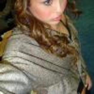 MILEY POZA RARAA