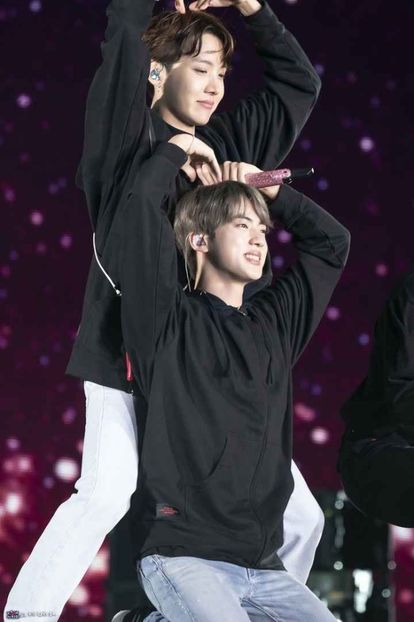  - - 6 - Hello BTS !