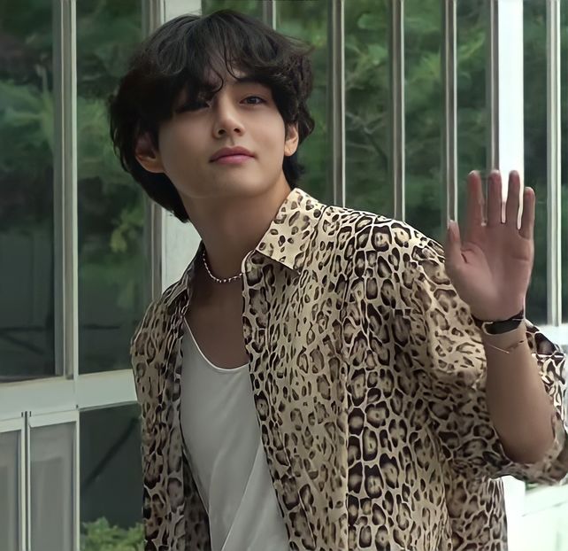  - - 6 - Hello BTS !