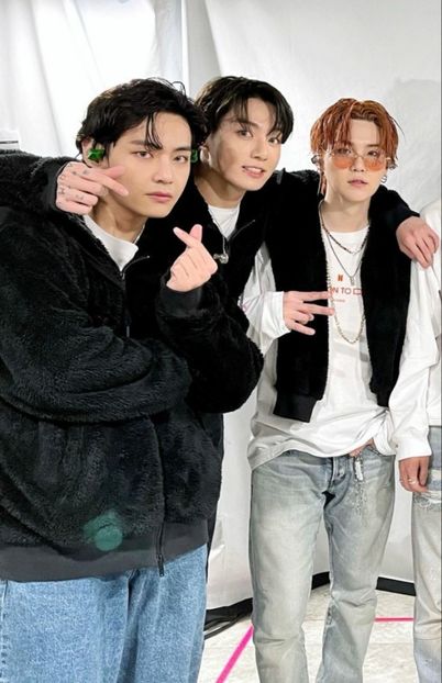 - - 6 - Hello BTS !