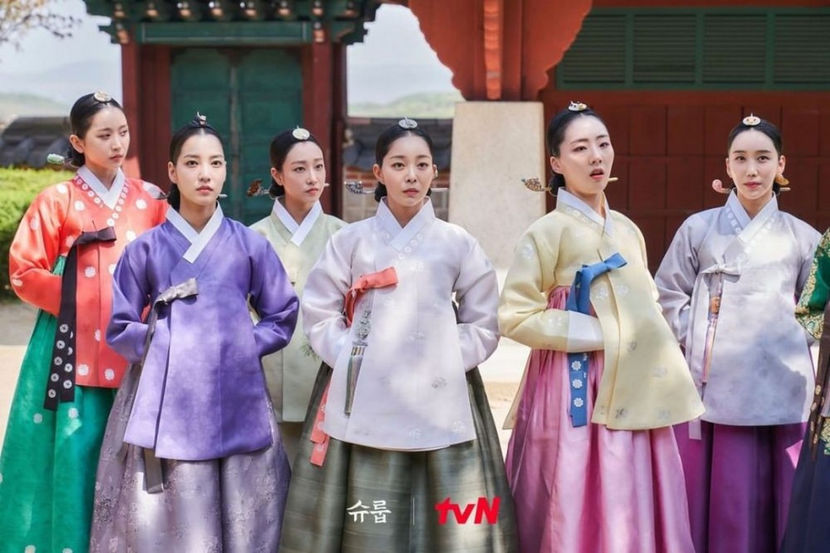 2-48bb1bdf944f41a3e5cf0559de13e7b7 - Under the Queen s Umbrella - Joseon