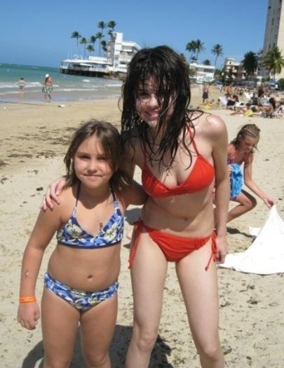 0403_selena-gomez-bikini-1-01 - 000-poze rare selena gomez-000