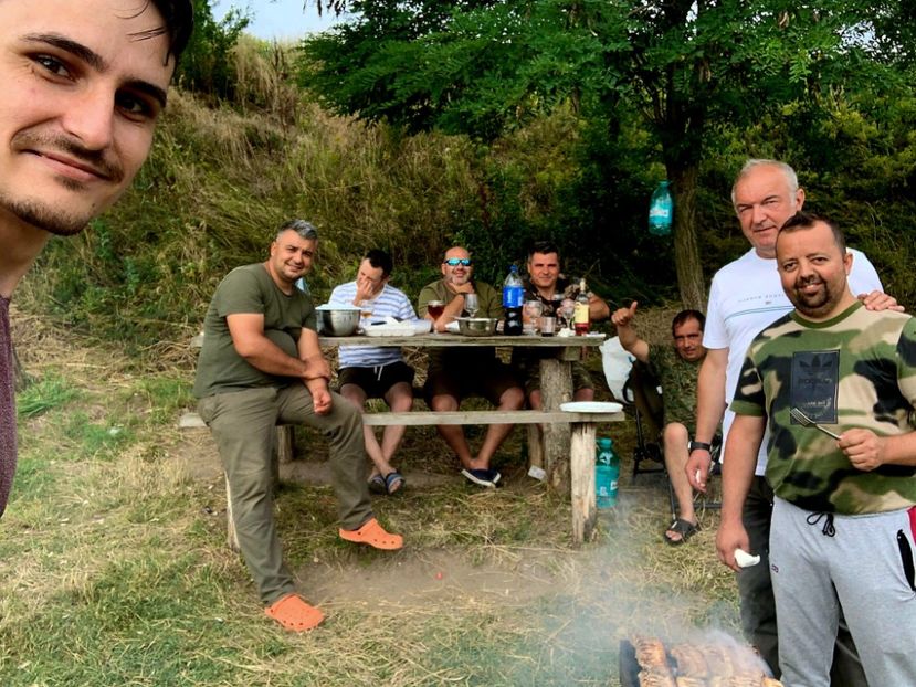  - EU SI PRIETENII MEI