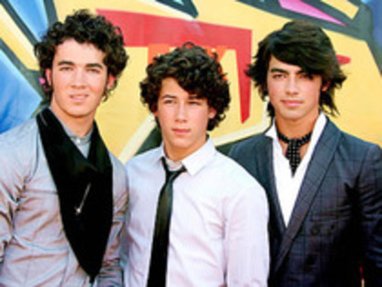 11532153_YUCNDWVSH - jonas  brothers