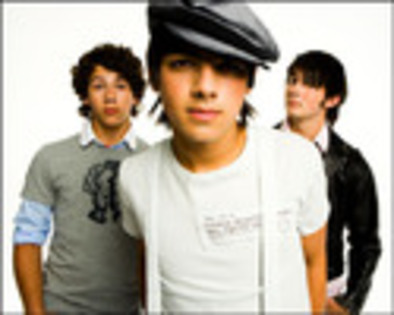 11532163_QIAGCQKSM - jonas  brothers