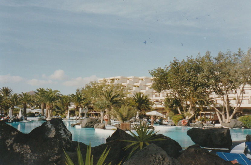 Piscina hotelului Las Salinas opera artistului Cesar Marinque - Insulele Canare