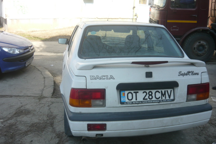 dacia supernova; Dotari:eleron, jenti din aliaj, radio-cd, proiectoare
