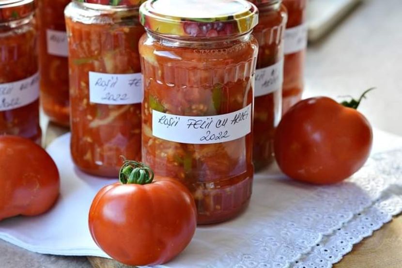  - Rosii felii cu ardei la borcan pentru iarna