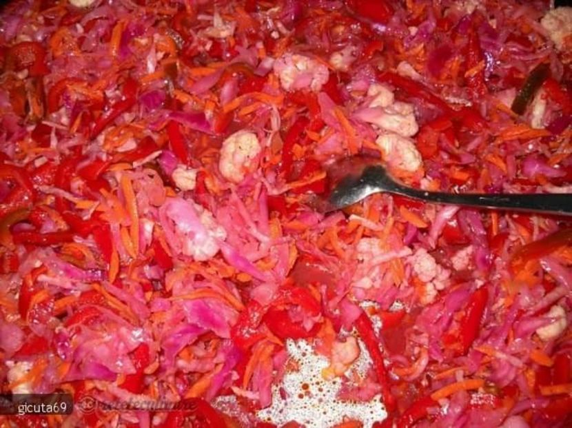  - Salata de legume la borcan pentru iarna