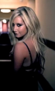 ashley tisdale - alege ti vedeta