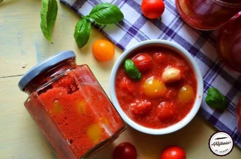  - Rosii cherry la borcan pentru iarna