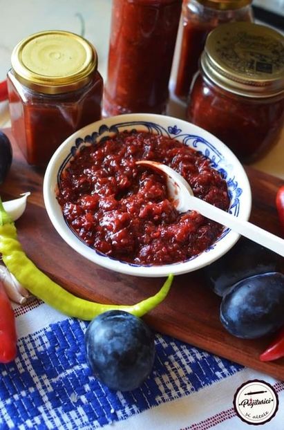  - Adjica cu prune la borcan pentru iarna