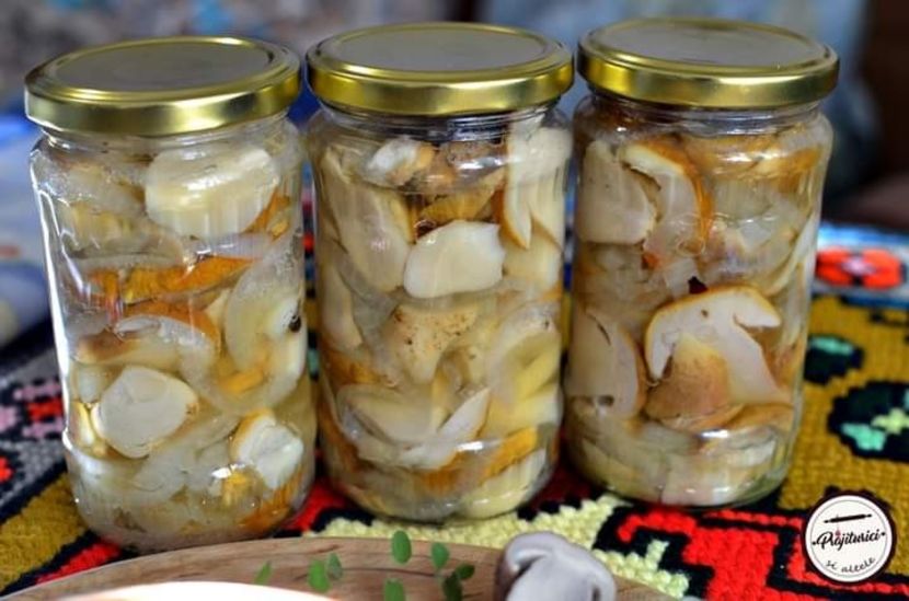  - Salata de hribi cu ceapa la borcan pentru iarna